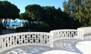 Villa à vendre en première ligne de plage sur la Mille d' Or, près de Marbella centre 11