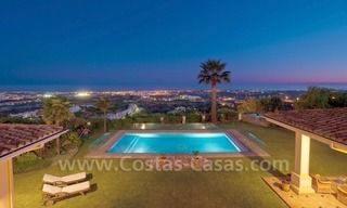 Villa exclusive à vendre avec des vues spéctaculaires, située dans un complexe fermé prestigieux dans la zone de Marbella - Benahavis 0