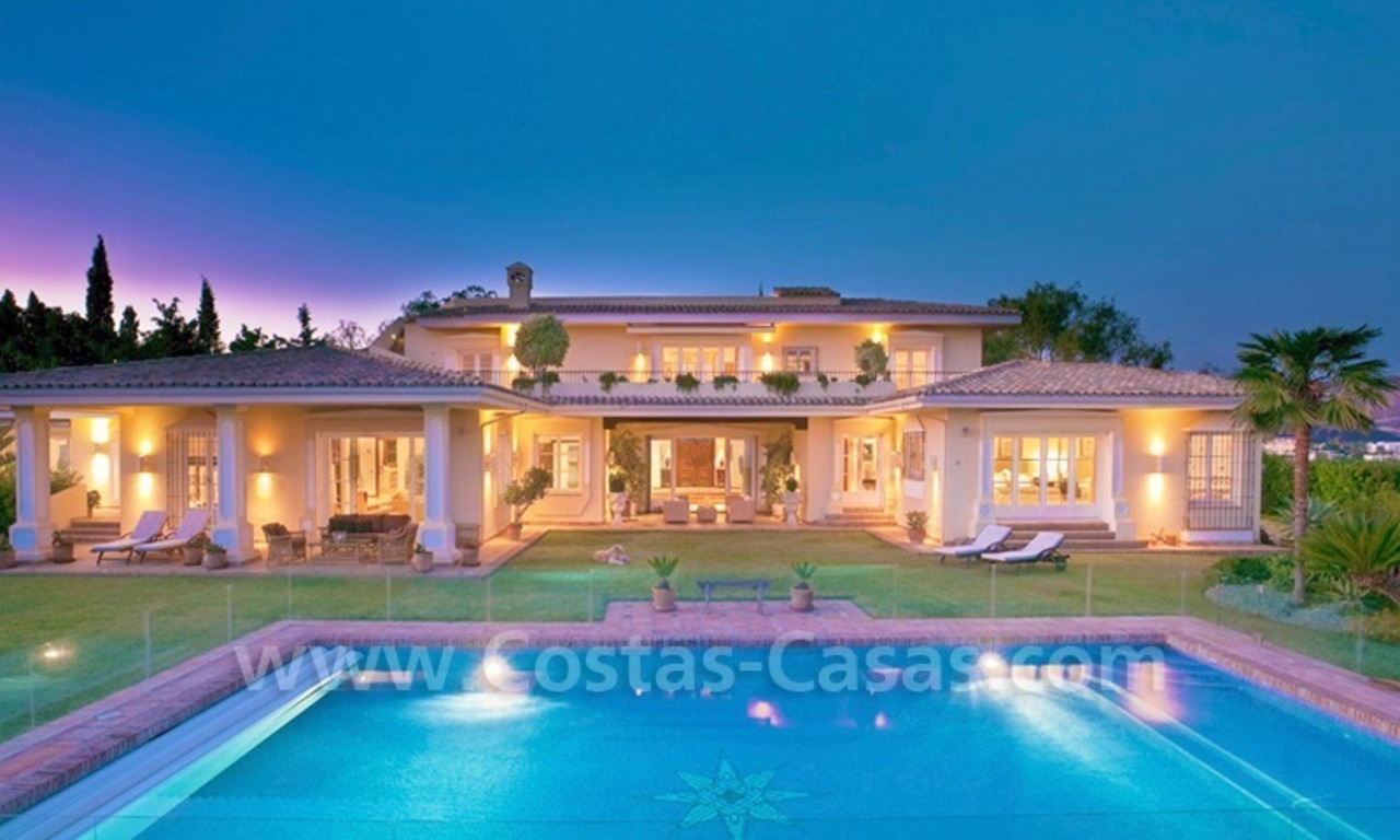 Villa exclusive à vendre avec des vues spéctaculaires, située dans un complexe fermé prestigieux dans la zone de Marbella - Benahavis 1