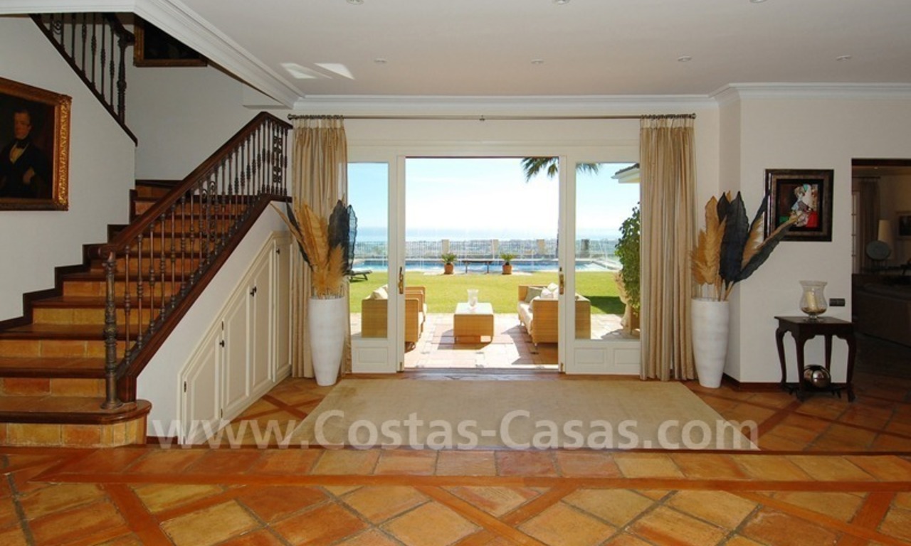 Villa exclusive à vendre avec des vues spéctaculaires, située dans un complexe fermé prestigieux dans la zone de Marbella - Benahavis 16