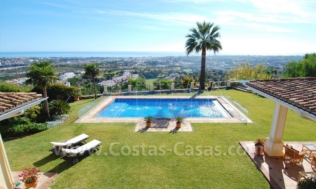Villa exclusive à vendre avec des vues spéctaculaires, située dans un complexe fermé prestigieux dans la zone de Marbella - Benahavis 11