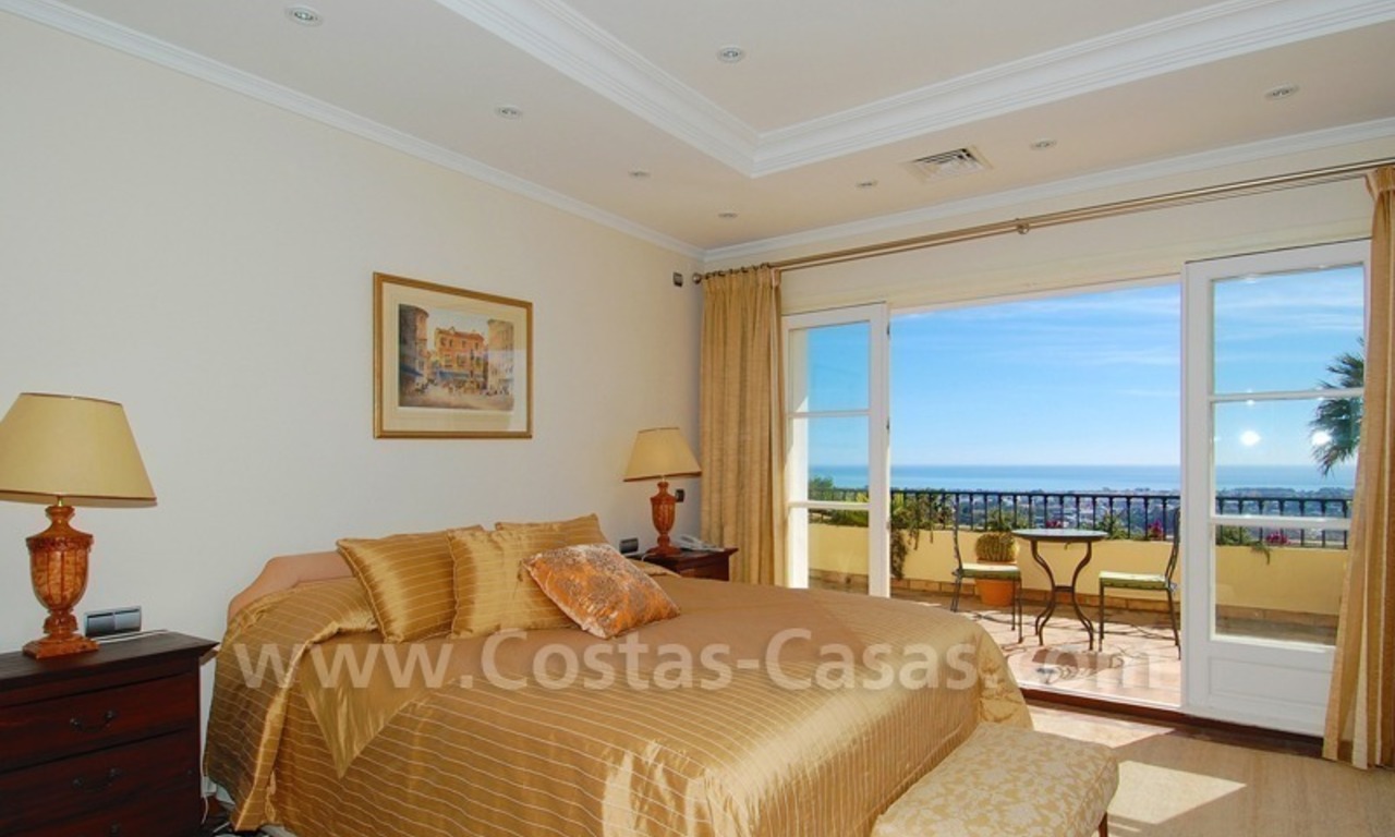 Villa exclusive à vendre avec des vues spéctaculaires, située dans un complexe fermé prestigieux dans la zone de Marbella - Benahavis 24