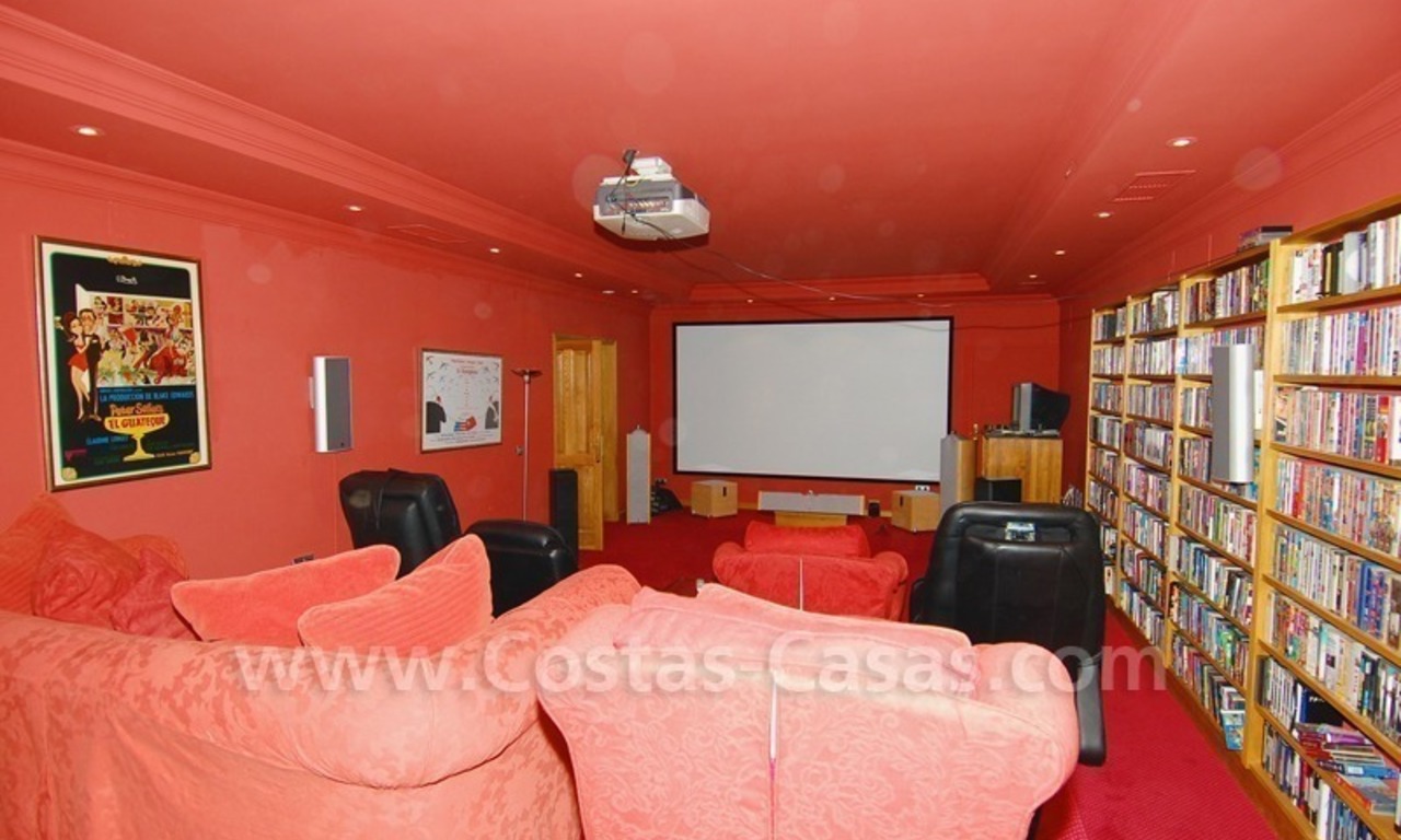 Villa exclusive à vendre avec des vues spéctaculaires, située dans un complexe fermé prestigieux dans la zone de Marbella - Benahavis 26