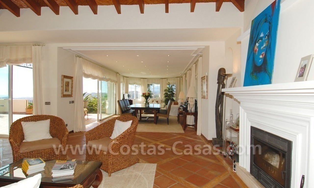 Villa exclusive à vendre avec des vues spéctaculaires, située dans un complexe fermé prestigieux dans la zone de Marbella - Benahavis 19