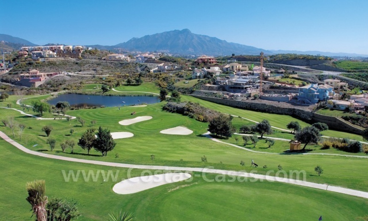 Villa de luxe à vendre en première ligne de golf à Marbella - Benahavis avec des vues magnifiques de la mer, du golf et des montagnes 3