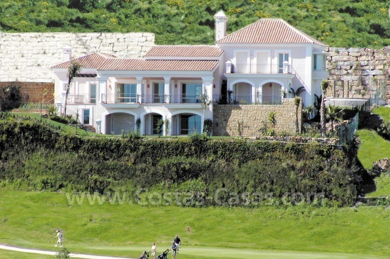 Villa de luxe en première ligne de golf à vendre à Marbella - Benahavis avec des vues spéctaculaires sur la mer, le golf et les montagnes