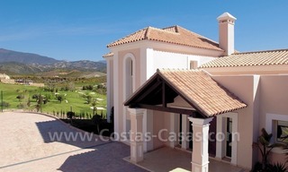 Villa de luxe en première ligne de golf à vendre à Marbella - Benahavis avec des vues spéctaculaires sur la mer, le golf et les montagnes 1