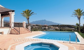 Villa de luxe en première ligne de golf à vendre à Marbella - Benahavis avec des vues spéctaculaires sur la mer, le golf et les montagnes 2