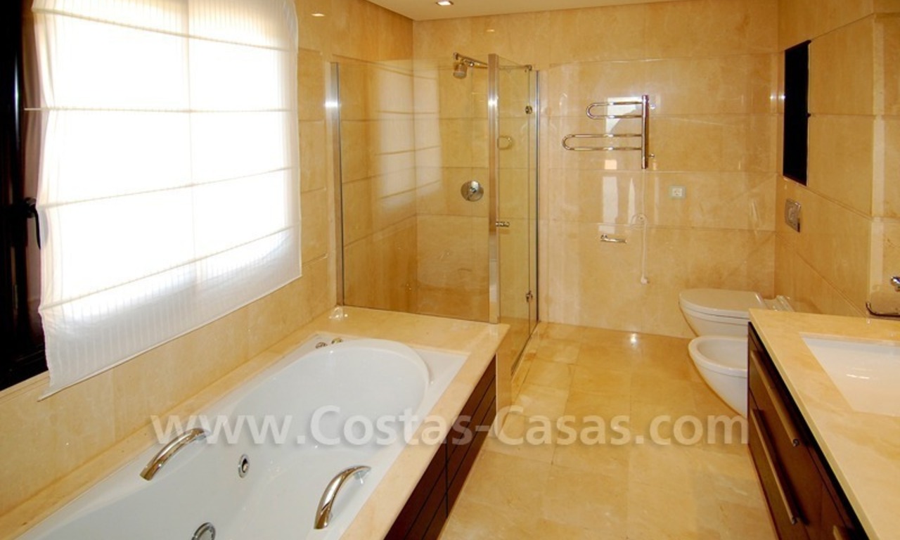 Appartement de luxe moderne à vendre avec des vues spéctaculaires sur un complexe de golf à Marbella sur la Costa del Sol 13