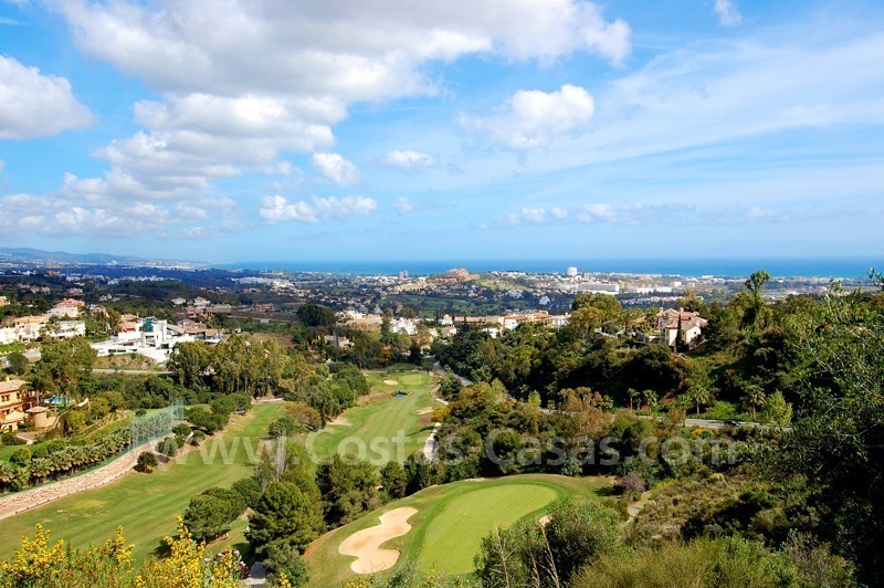 Appartement de luxe moderne à vendre avec des vues spéctaculaires sur un complexe de golf à Marbella sur la Costa del Sol