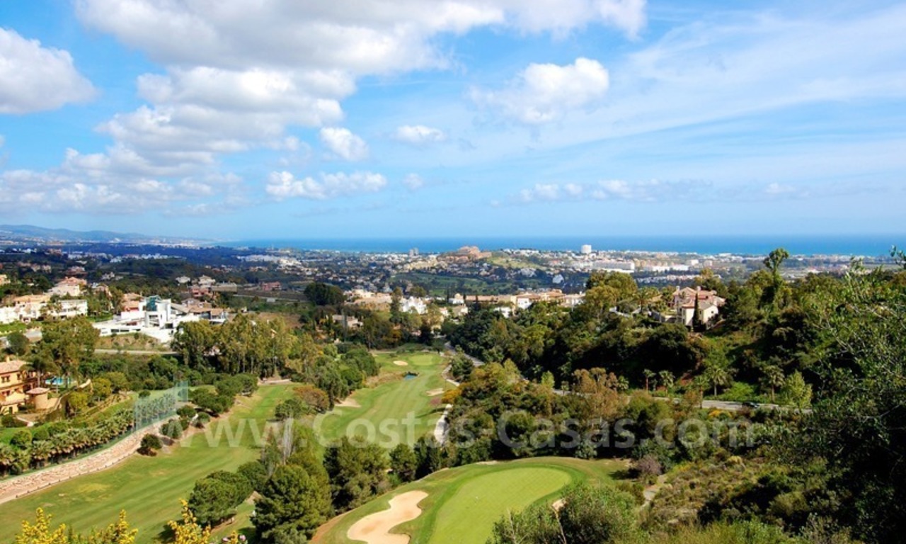 Appartement de luxe moderne à vendre avec des vues spéctaculaires sur un complexe de golf à Marbella sur la Costa del Sol 0