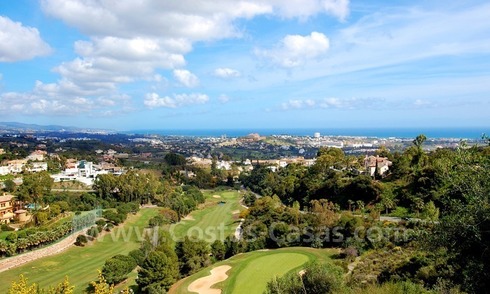 Appartement de luxe moderne à vendre avec des vues spéctaculaires sur un complexe de golf à Marbella sur la Costa del Sol 