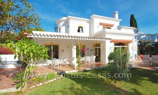 Villa à vendre près de la plage dans la zone de Marbella - Estepona 2