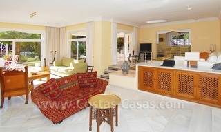 Villa à vendre près de la plage dans la zone de Marbella - Estepona 11