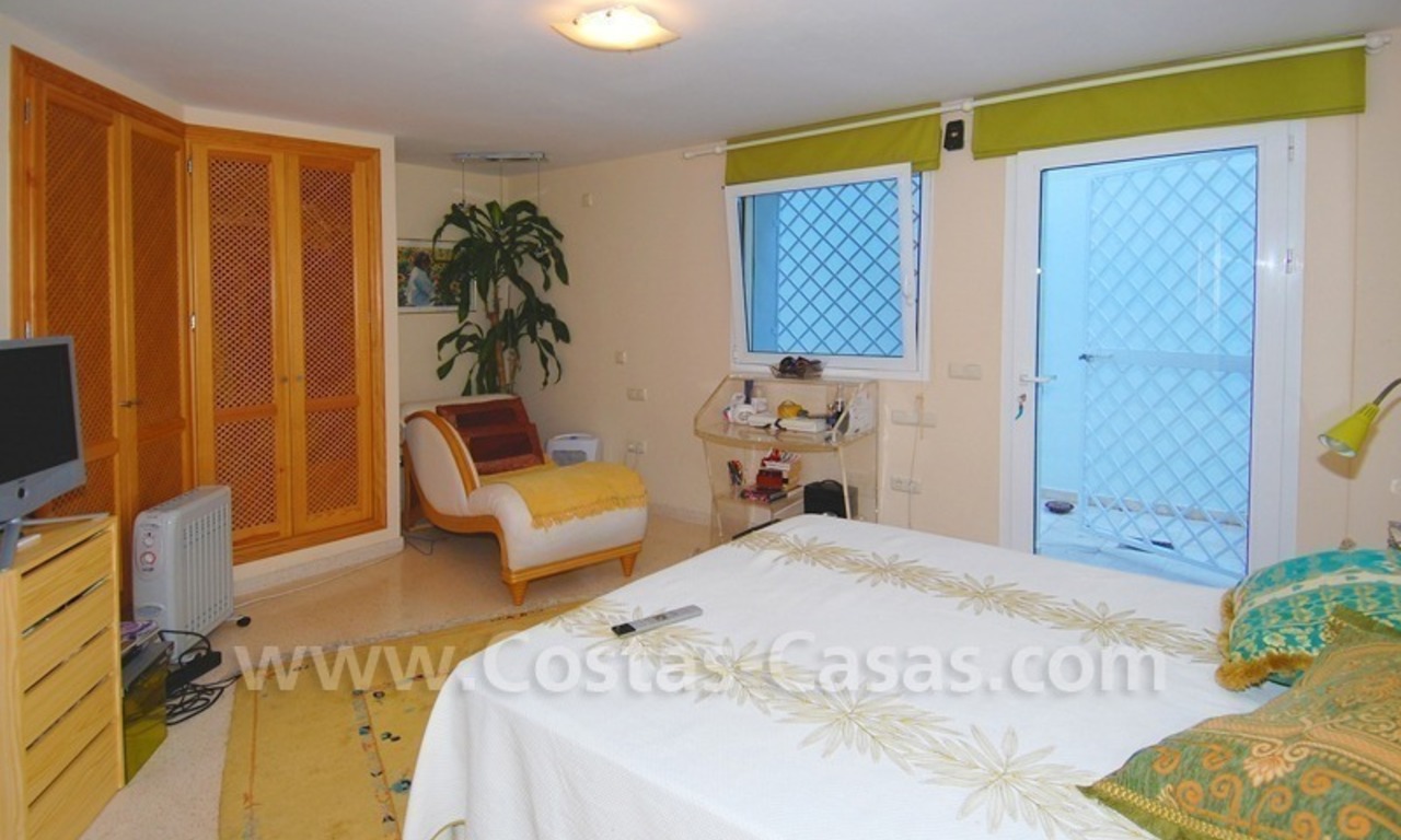 Villa moderne à vendre, près de la plage, dans la zone entre Marbella et Estepona 14