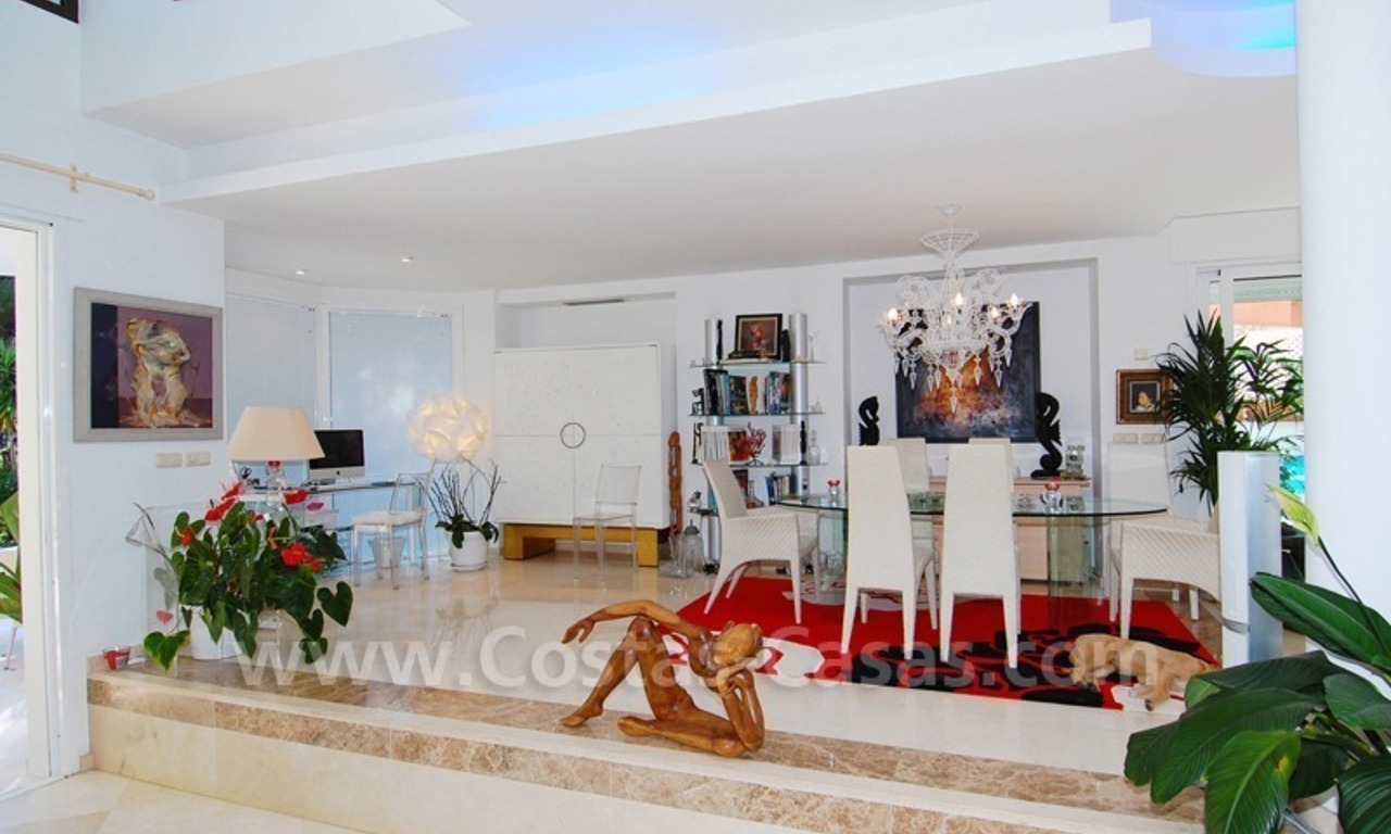 Villa moderne à vendre, près de la plage, dans la zone entre Marbella et Estepona 10
