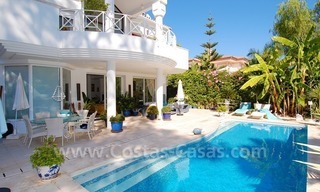 Villa moderne à vendre, près de la plage, dans la zone entre Marbella et Estepona 0