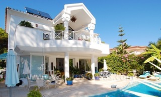 Villa moderne à vendre, près de la plage, dans la zone entre Marbella et Estepona 1
