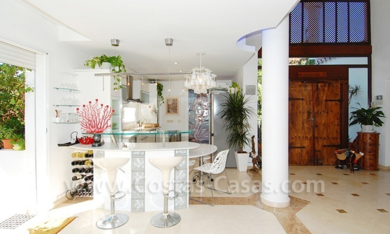Villa moderne à vendre, près de la plage, dans la zone entre Marbella et Estepona 12
