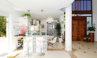 Villa moderne à vendre, près de la plage, dans la zone entre Marbella et Estepona 12