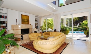 Villa moderne à vendre, près de la plage, dans la zone entre Marbella et Estepona 8