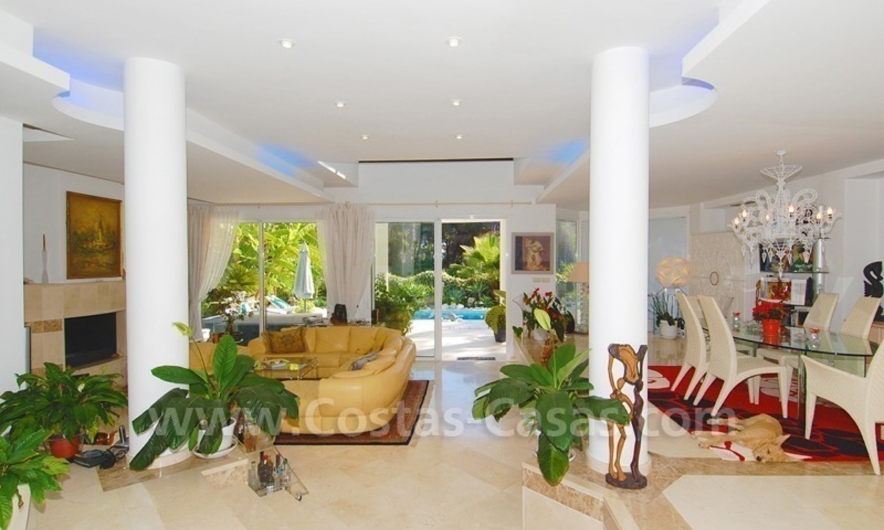 Villa moderne à vendre, près de la plage, dans la zone entre Marbella et Estepona 9