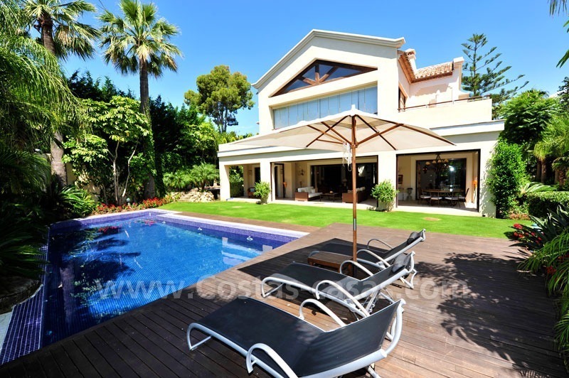 Villa exclusive à vendre, près de la plage sur la Mille d' Or à Marbella