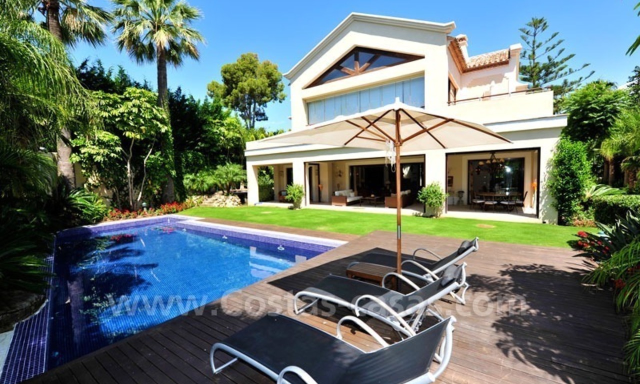 Villa exclusive à vendre, près de la plage sur la Mille d' Or à Marbella 0
