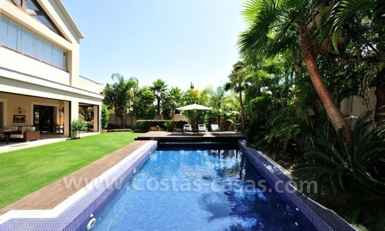 Villa exclusive à vendre, près de la plage sur la Mille d' Or à Marbella 2