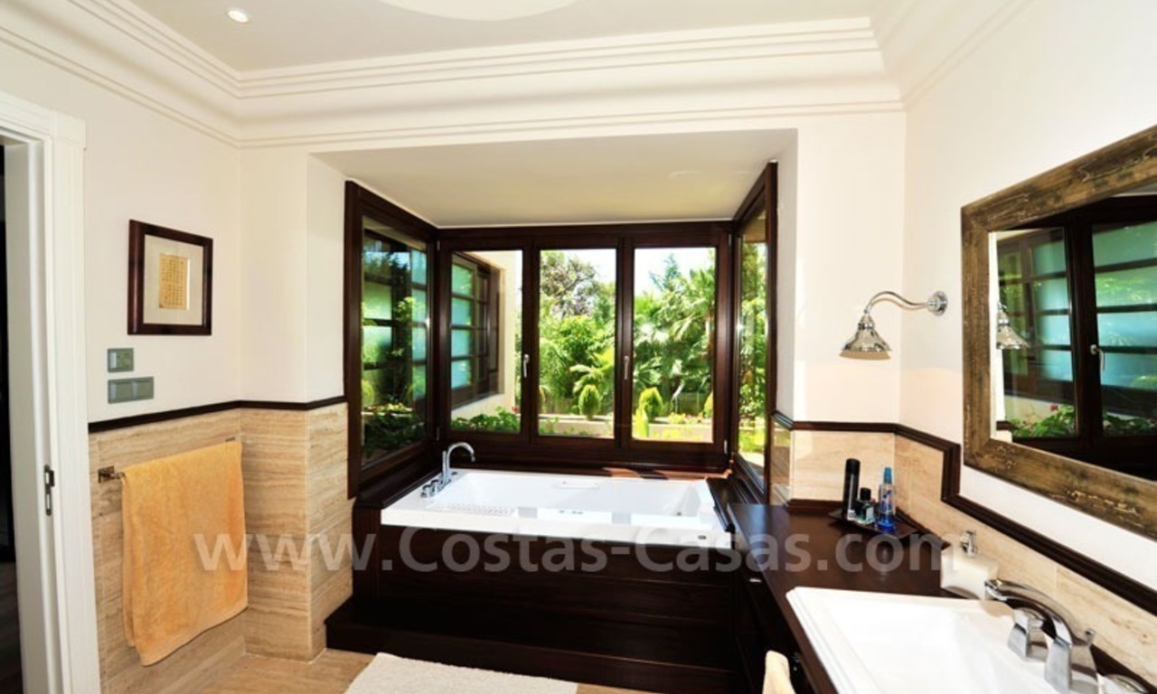 Villa exclusive à vendre, près de la plage sur la Mille d' Or à Marbella 22