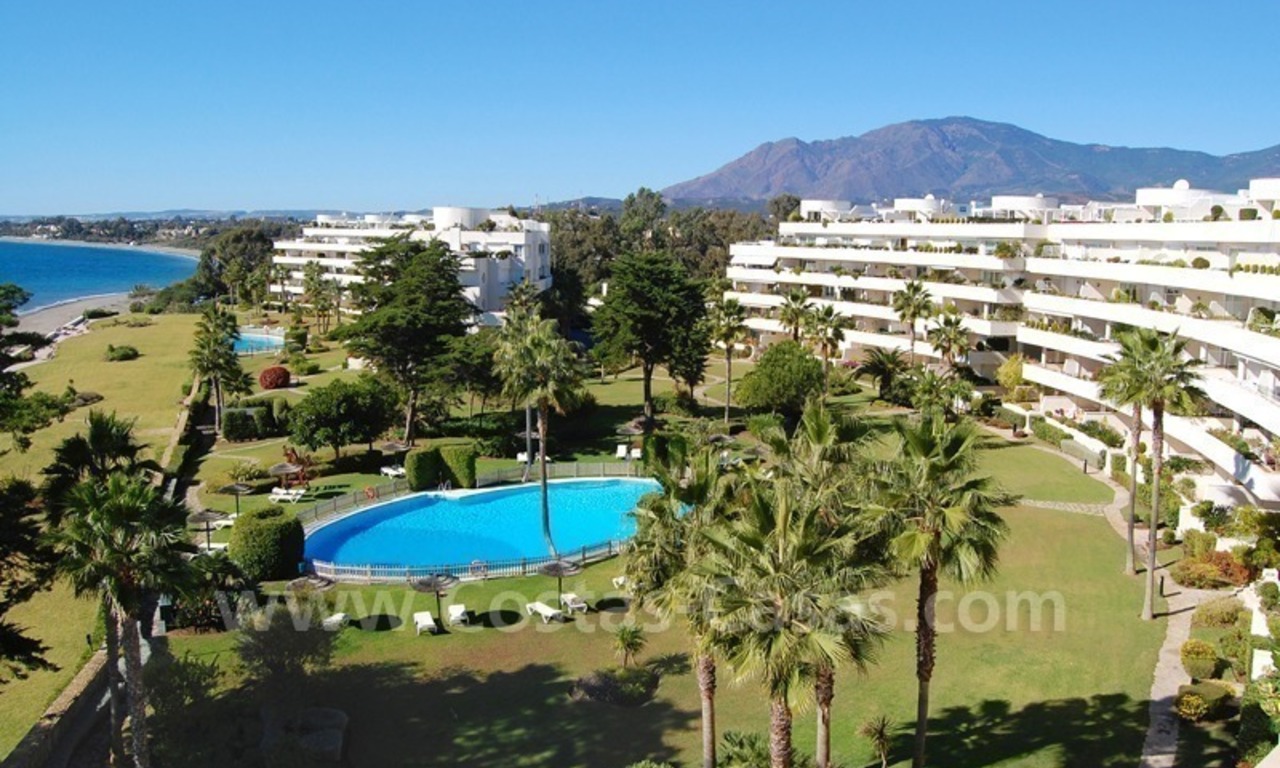 Appartement de plage et penthouse à vendre, première ligne de plage dans la nouvelle Mille d' Or, Marbella - Estepona 1