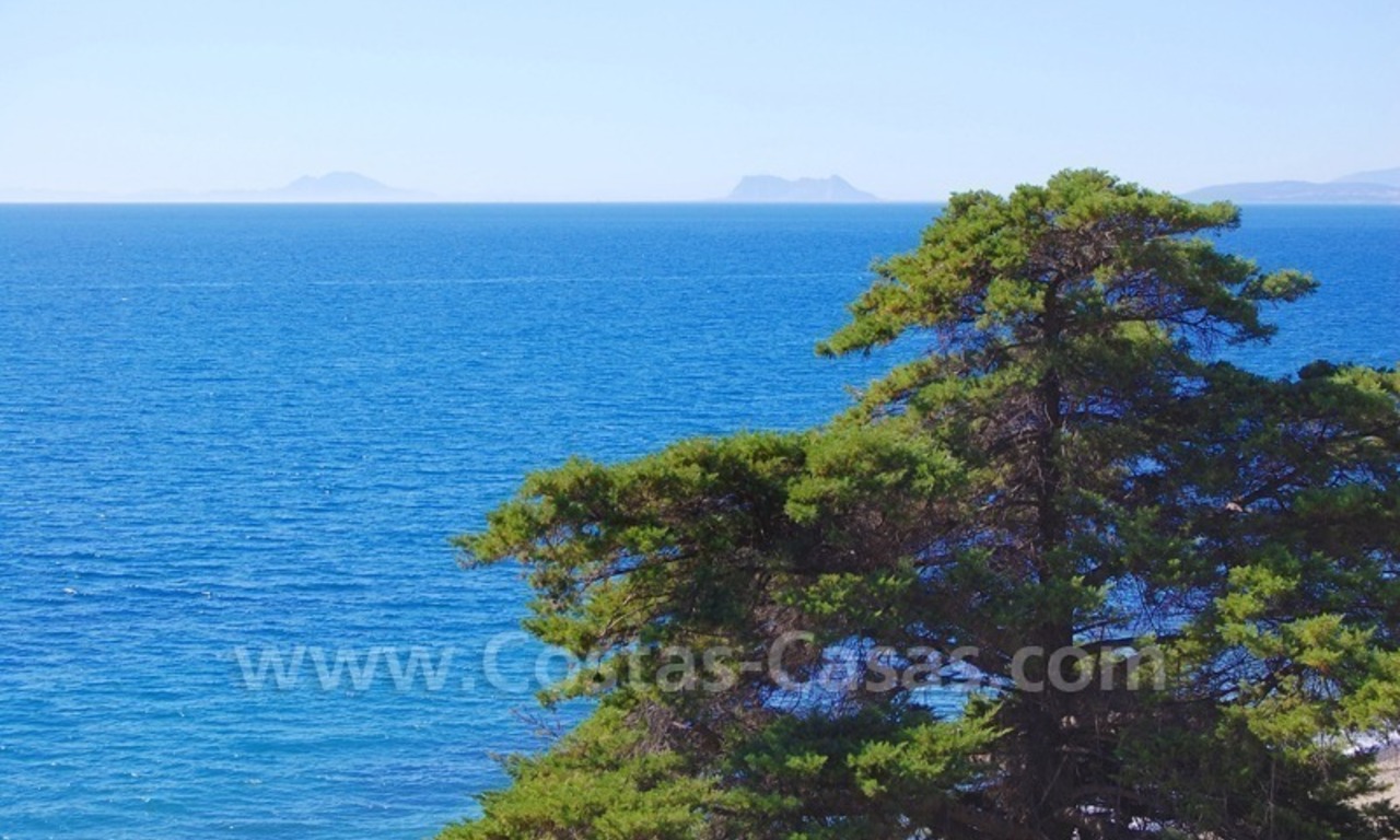 Appartement de plage et penthouse à vendre, première ligne de plage dans la nouvelle Mille d' Or, Marbella - Estepona 4