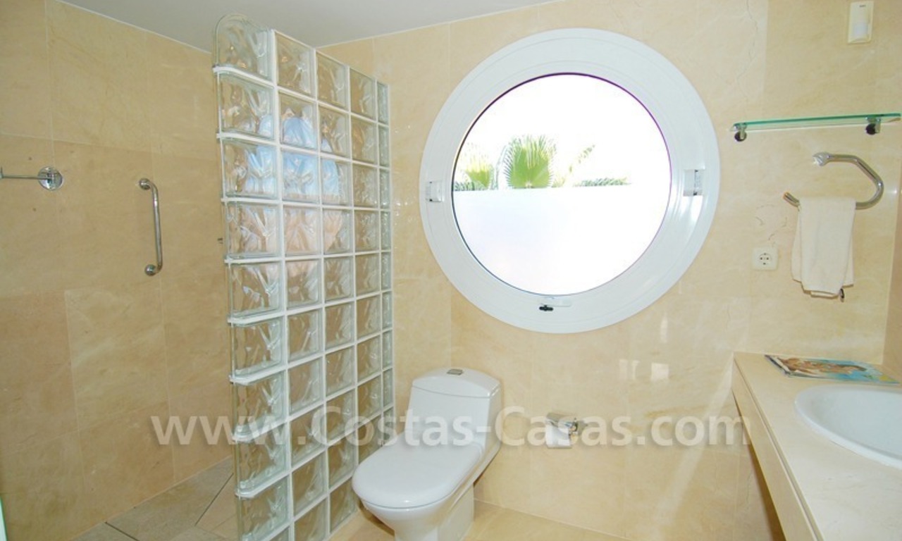 Appartement de plage et penthouse à vendre, première ligne de plage dans la nouvelle Mille d' Or, Marbella - Estepona 16