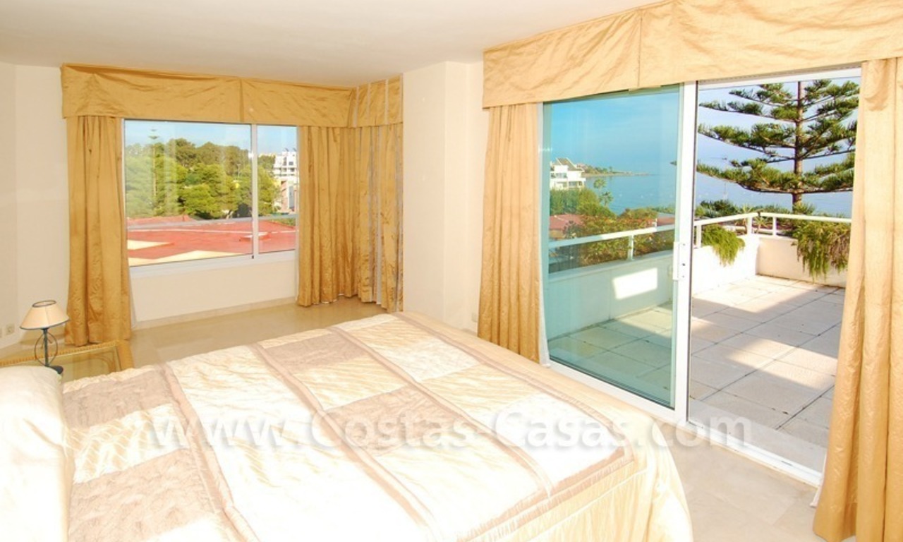 Appartement de plage et penthouse à vendre, première ligne de plage dans la nouvelle Mille d' Or, Marbella - Estepona 12