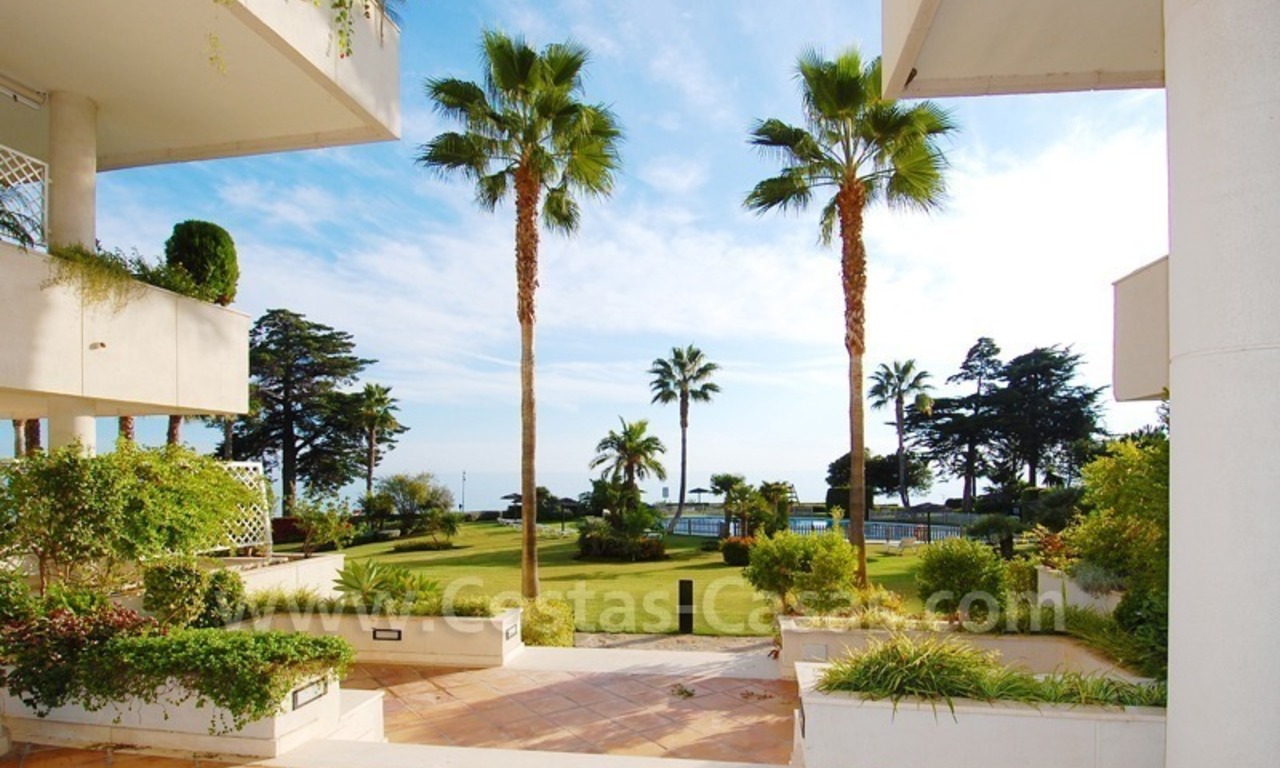 Appartement de plage et penthouse à vendre, première ligne de plage dans la nouvelle Mille d' Or, Marbella - Estepona 26