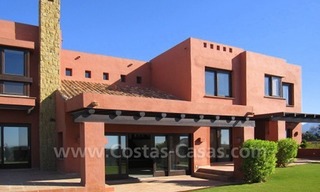 Villa exclusive de style contemporain à vendre sur un parcours de golf connu dans la zone de Marbella - Benahavis - Estepona 0