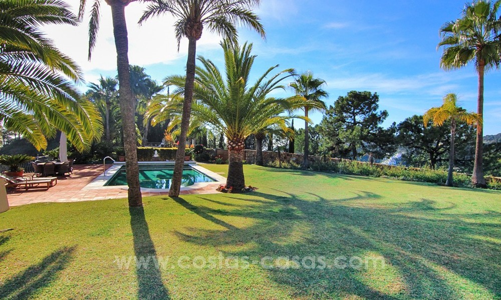 Grande villa de style classique à vendre à El Madroñal, Benahavis - Marbella 22036