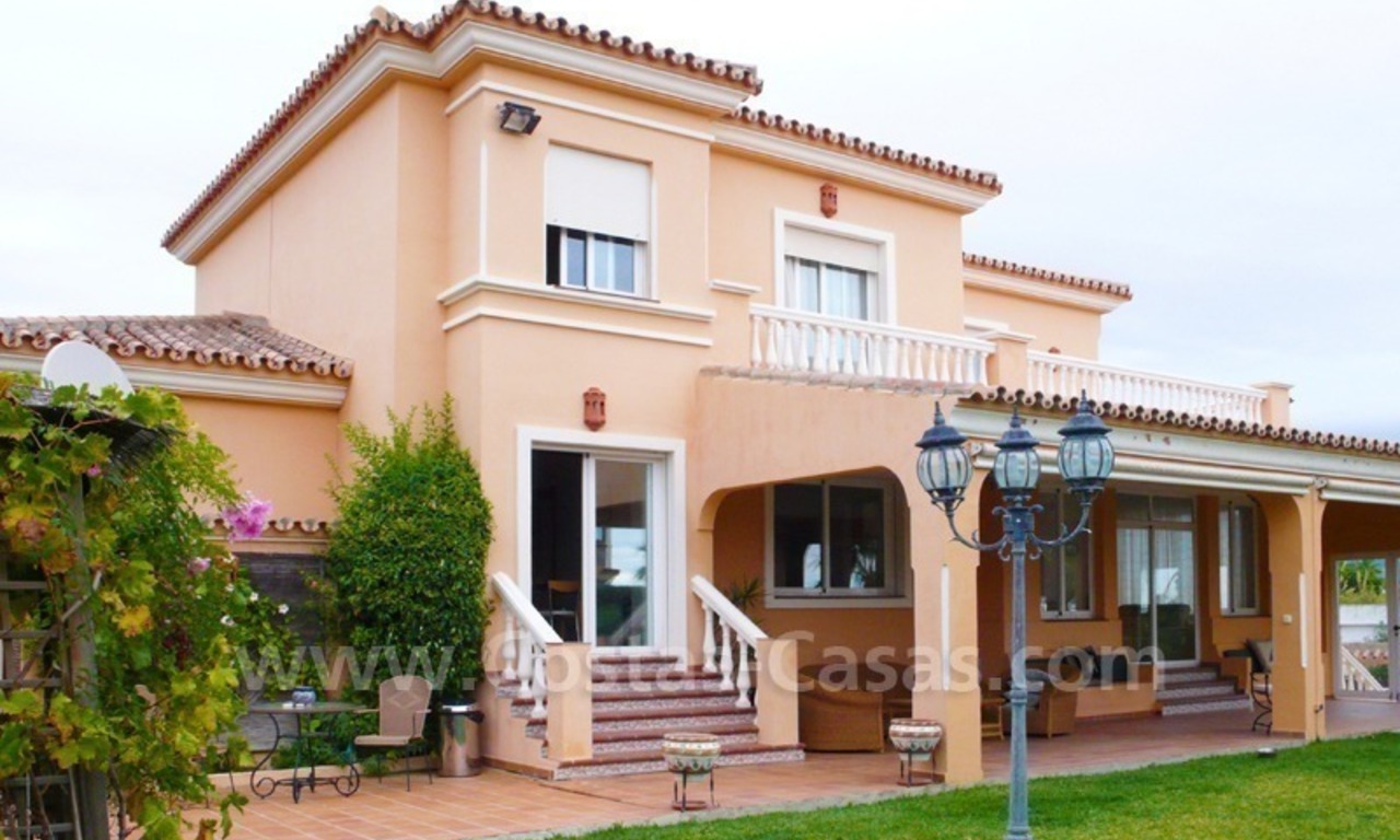 Villa à vendre près de plusieurs terrains de golf dans un endroit connu dans la zone d' Estepona - Marbella - Benahavis 0