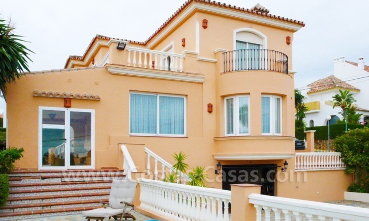 Villa à vendre près de plusieurs terrains de golf dans un endroit connu dans la zone d' Estepona - Marbella - Benahavis 2