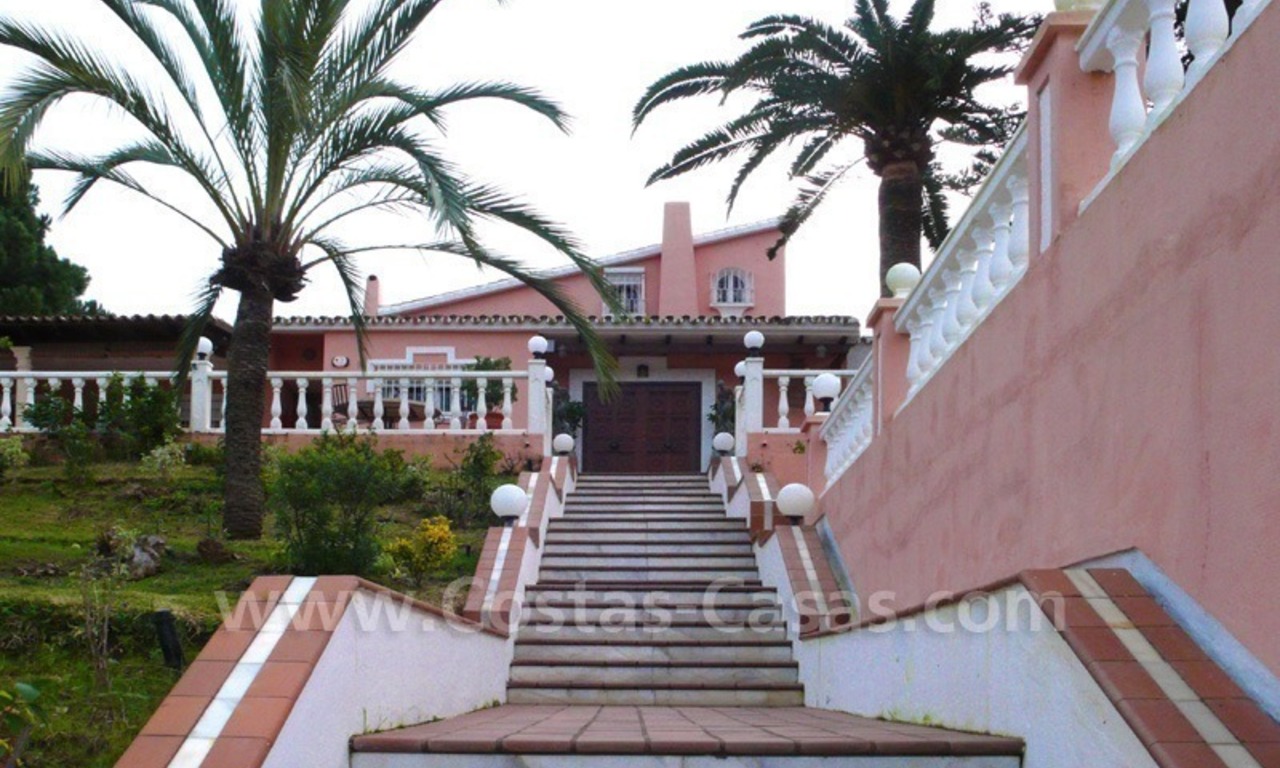 Énorme villa de plage avec des maisons pour hôtes à vendre dans Marbella Est 2