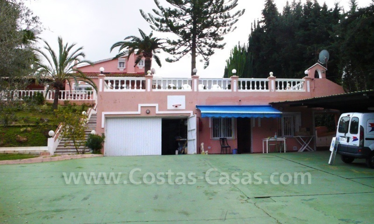 Énorme villa de plage avec des maisons pour hôtes à vendre dans Marbella Est 1