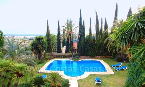  Villa énorme de style arabe andalou, emplacé sur une grande parcelle avec piscine, arbres fruités, terrain de tennis et avec des vues sur la mer et la montagne 