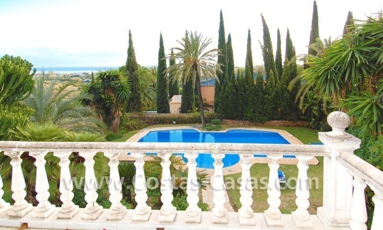  Villa énorme de style arabe andalou, emplacé sur une grande parcelle avec piscine, arbres fruités, terrain de tennis et avec des vues sur la mer et la montagne 1