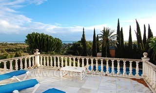  Villa énorme de style arabe andalou, emplacé sur une grande parcelle avec piscine, arbres fruités, terrain de tennis et avec des vues sur la mer et la montagne 2