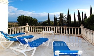  Villa énorme de style arabe andalou, emplacé sur une grande parcelle avec piscine, arbres fruités, terrain de tennis et avec des vues sur la mer et la montagne 3