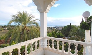  Villa énorme de style arabe andalou, emplacé sur une grande parcelle avec piscine, arbres fruités, terrain de tennis et avec des vues sur la mer et la montagne 4