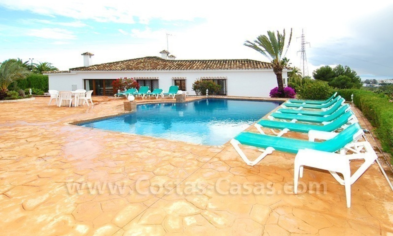 Villa classique de style espagnol à acheter dans la zone de Marbella - Estepona 0