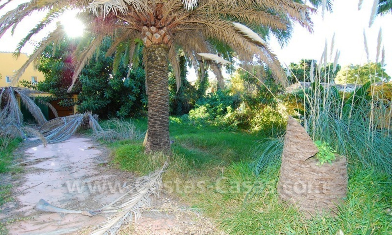 Opportunité! Parcelle avec une villa détachée à renover, à vendre près de la plage à San Pedro - Marbella 4