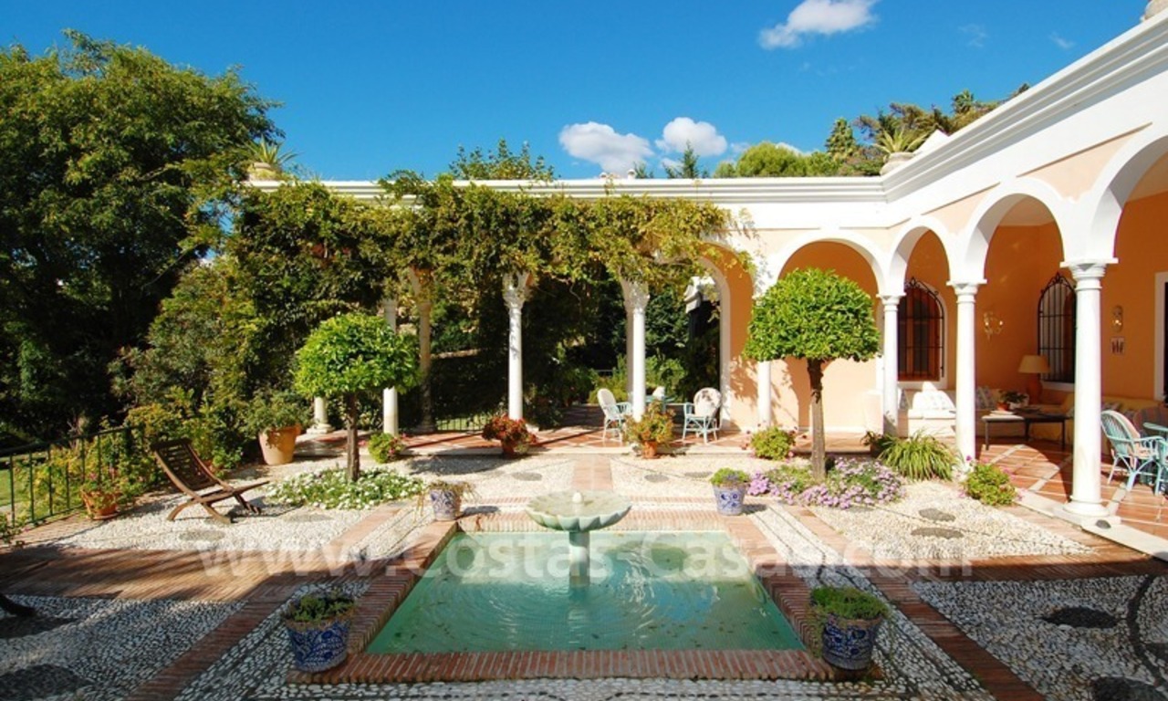 Villa romantique à vendre au-dessus de la Mille d' Or à Marbella 6