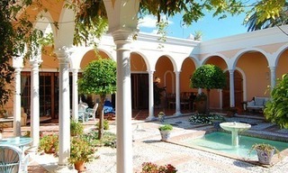 Villa romantique à vendre au-dessus de la Mille d' Or à Marbella 8